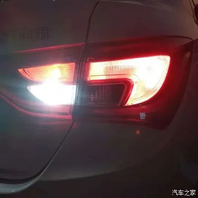 别克英朗倒车灯独舞，一个亮的原因大揭秘！