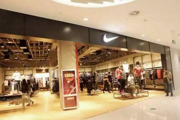 银泰城服装品牌大盘点，时尚潮流尽在一站式购物天堂