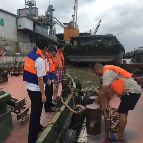 水文监测杆排水口，守护河流健康与稳定