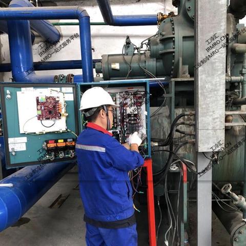 为何制冷机控制器不采用可编程逻辑控制器（PLC）