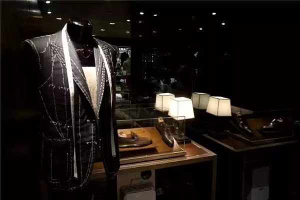 揭秘高端定制服装品牌，从定义到消费全解析