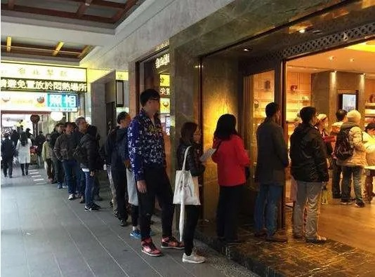 揭秘餐饮品牌排队背后的6大黄金法则,从网红店到老字号如何靠排队圈钱 揭秘餐饮品牌排队背后的6大黄金法则,从网红店到老字号如何靠排队圈钱