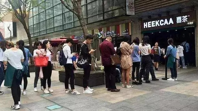 揭秘餐饮品牌排队背后的6大黄金法则,从网红店到老字号如何靠排队圈钱 揭秘餐饮品牌排队背后的6大黄金法则,从网红店到老字号如何靠排队圈钱
